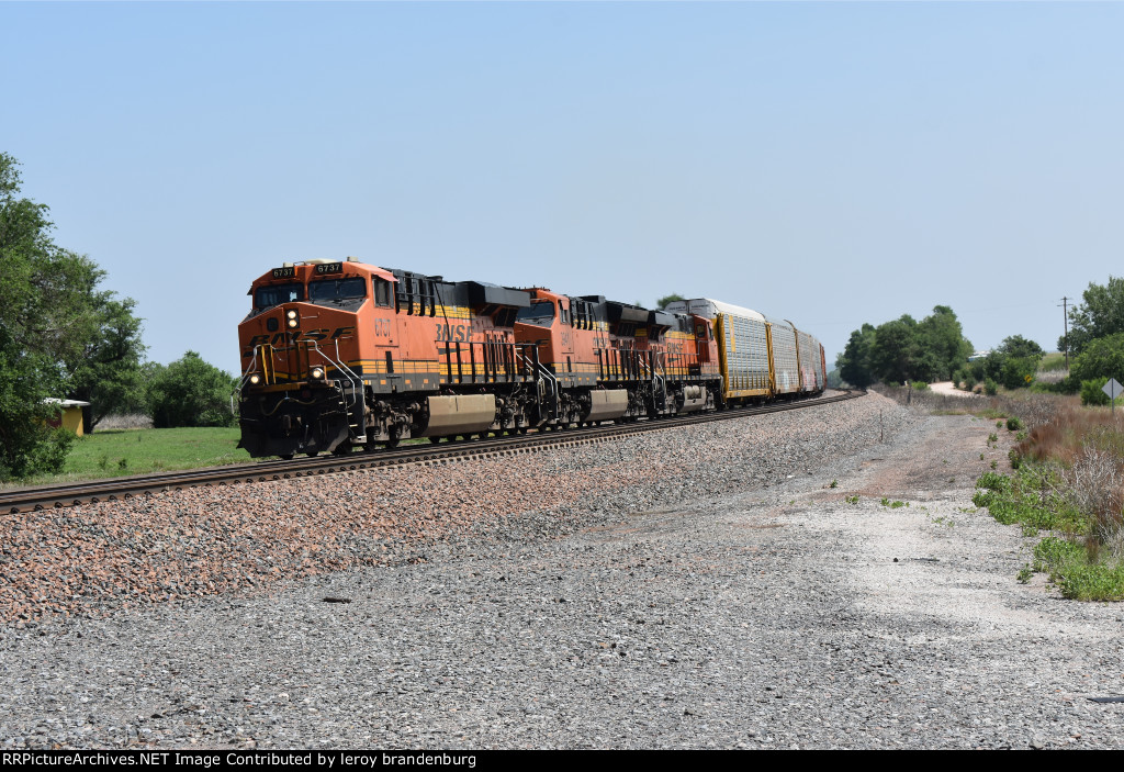 BNSF 6737 grinds up the hill